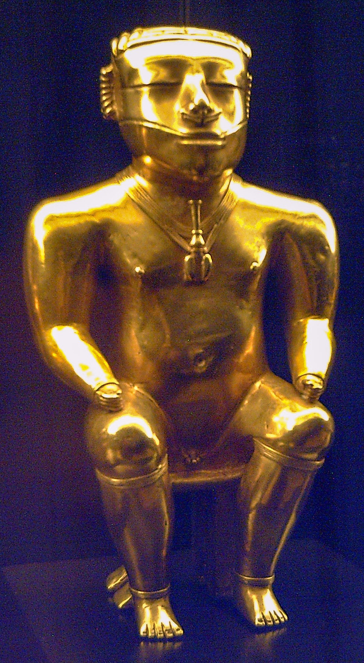 Cacique Quimbaya de oro (M. América, Madrid) 01.jpg