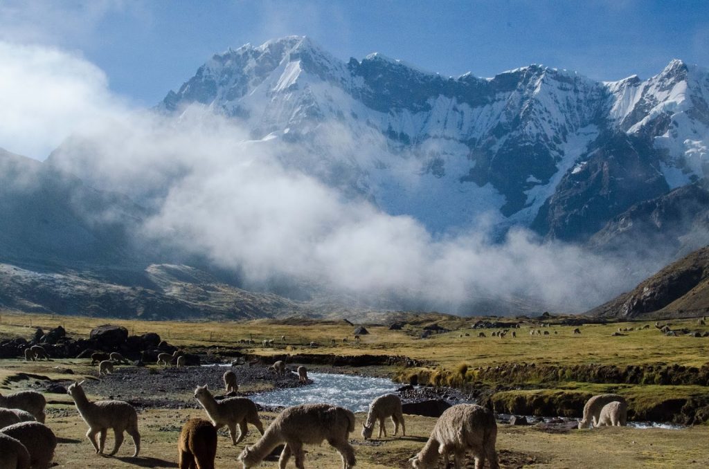 Amazing photograph of the mountain range. 